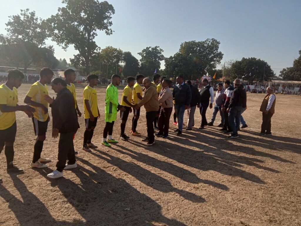 आयोजित हुई फुटबाल प्रतियोगिता PUBLIC FIRST