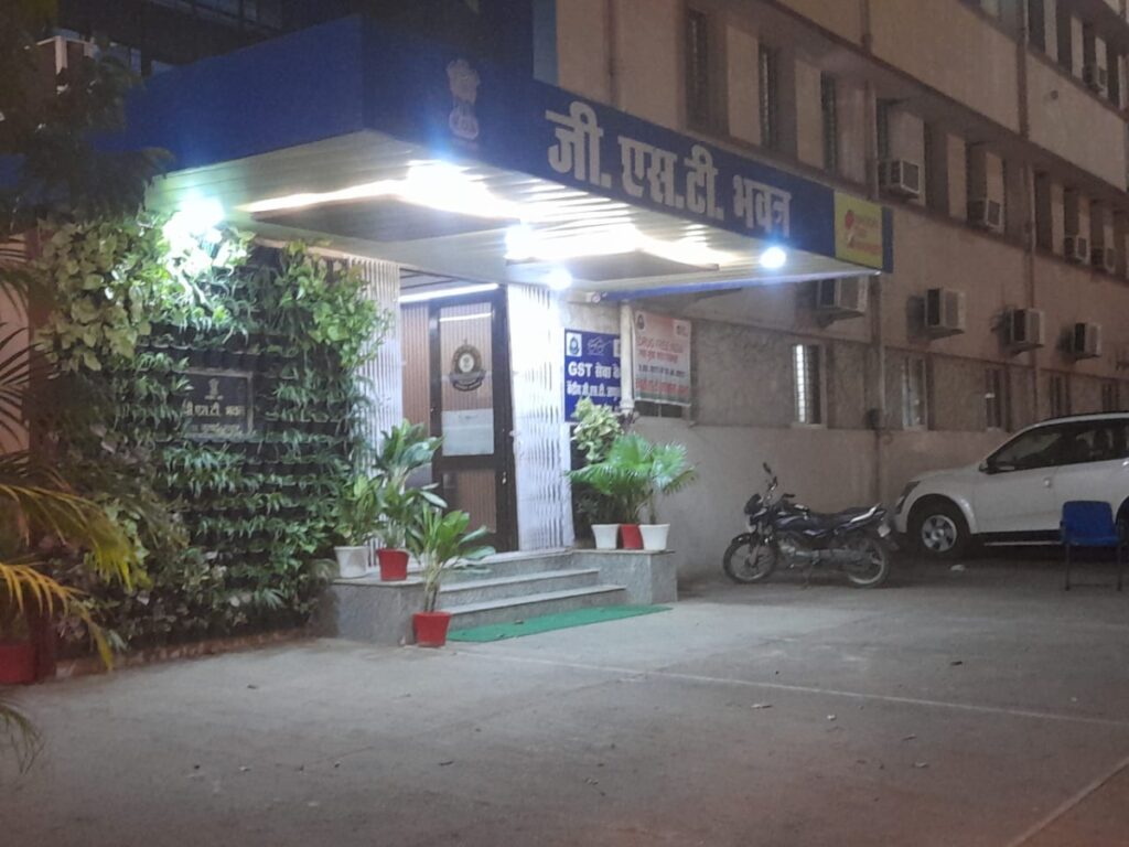 जबलपुर में सीबीआई ने सीजीएसटी के डिप्टी कमिश्नर को 7 लाख की रिश्वत लेते पकड़ा,पान मसाला कारोबारी से मांगे थे 1 करोड़