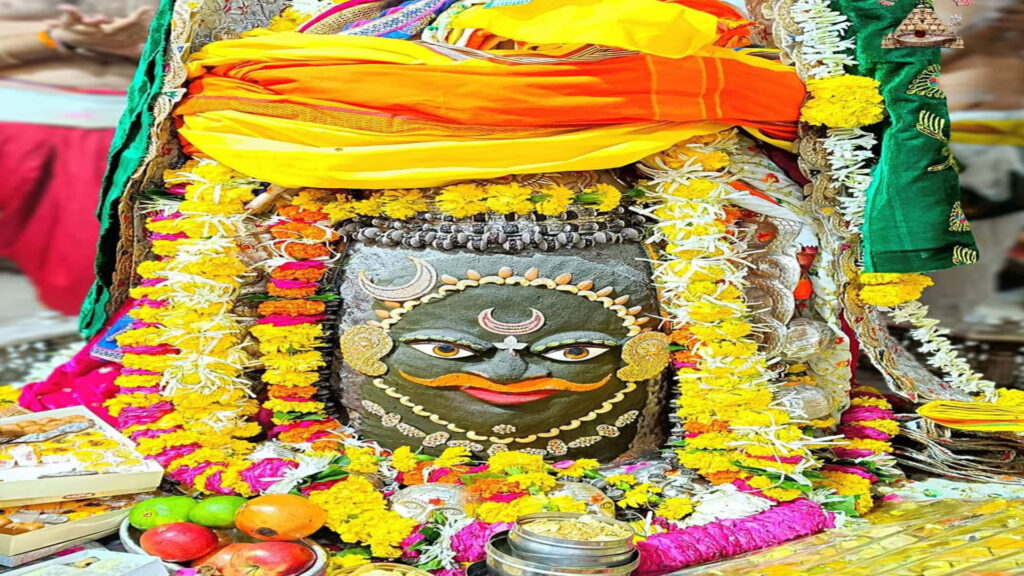सावन का छठा सोमवार, शिव के जयकारों से गूंजा महाकाल मंदिर