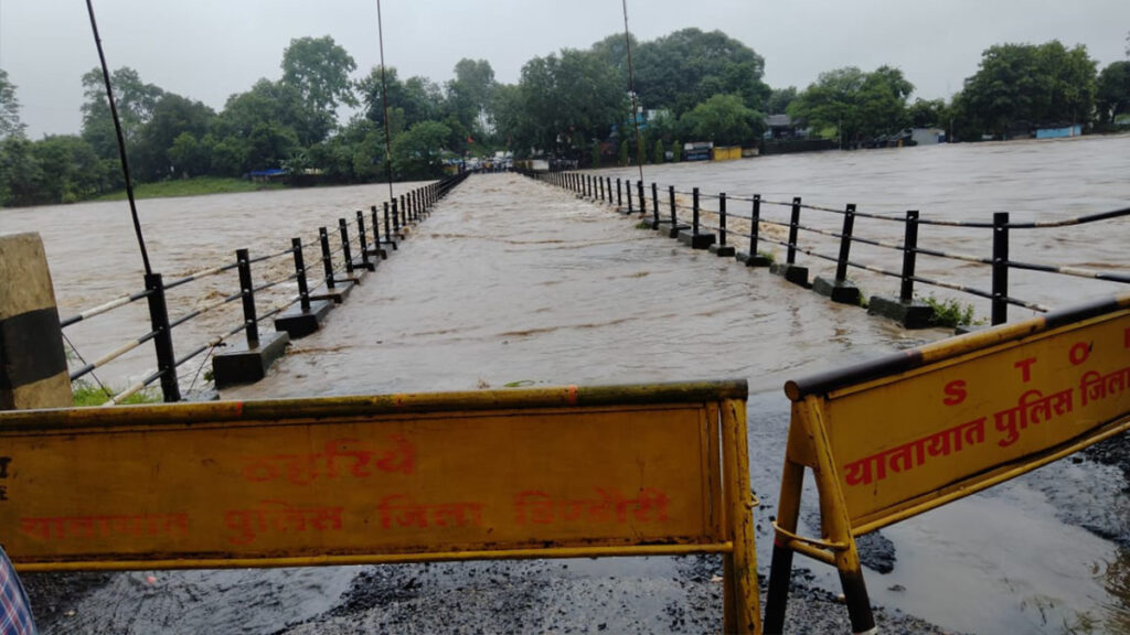 #MP First | डिंडोरी में बारिश ने बिगाड़े हालात । 4 अगस्त को सभी स्कूल रहेंगे बंद ।