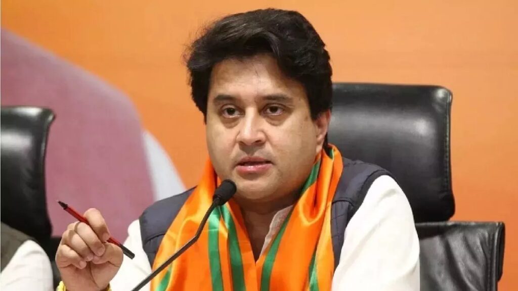 महिलाओं को लेकर कांग्रेस पर बरसे सिंधिया