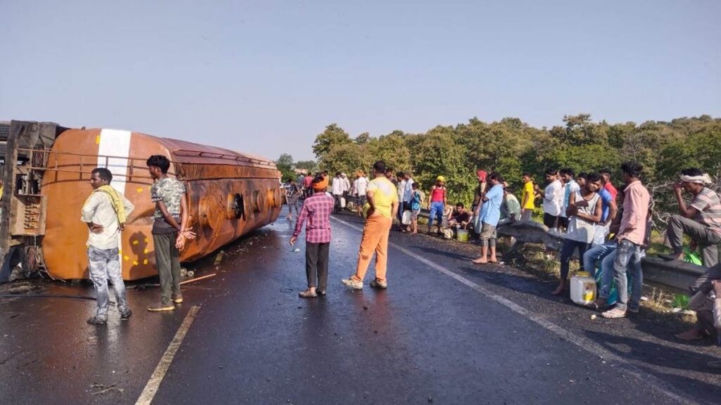 नरसिंहपुर में सोयाबीन तेल के लिए मची लूट