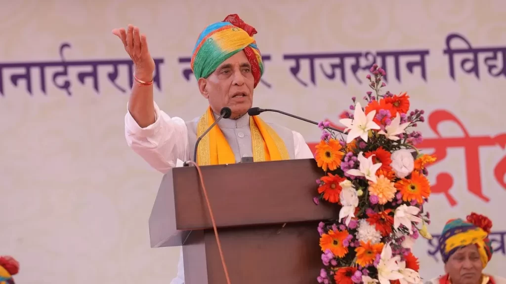 गहलोत-पायलट पर बरसे राजनाथ सिंह
