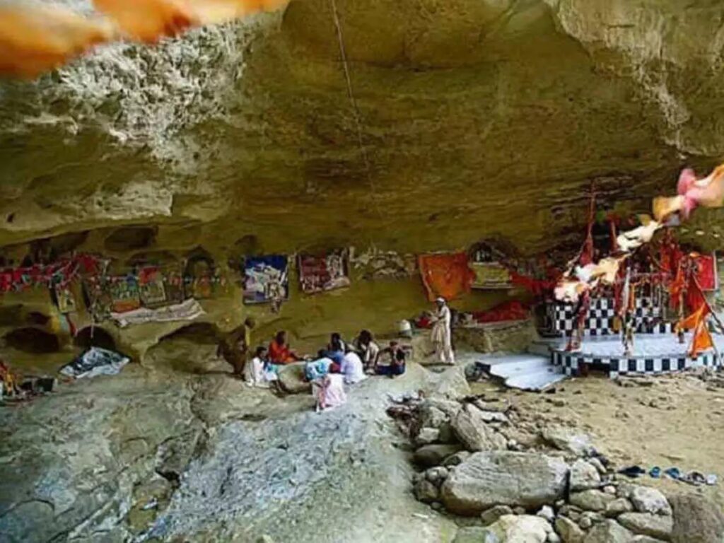 पाकिस्तान में तोड़ा गया हिंगलाज माता मंदिर , अदालत के आदेश पर गिराया