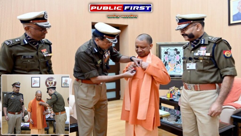 #UPFIRST। झंडा दिवस पर डीजीपी ने सीएम योगी को फ्लैग लगाकर किया सम्मानित, भेंट किया स्मृति चिन्ह
