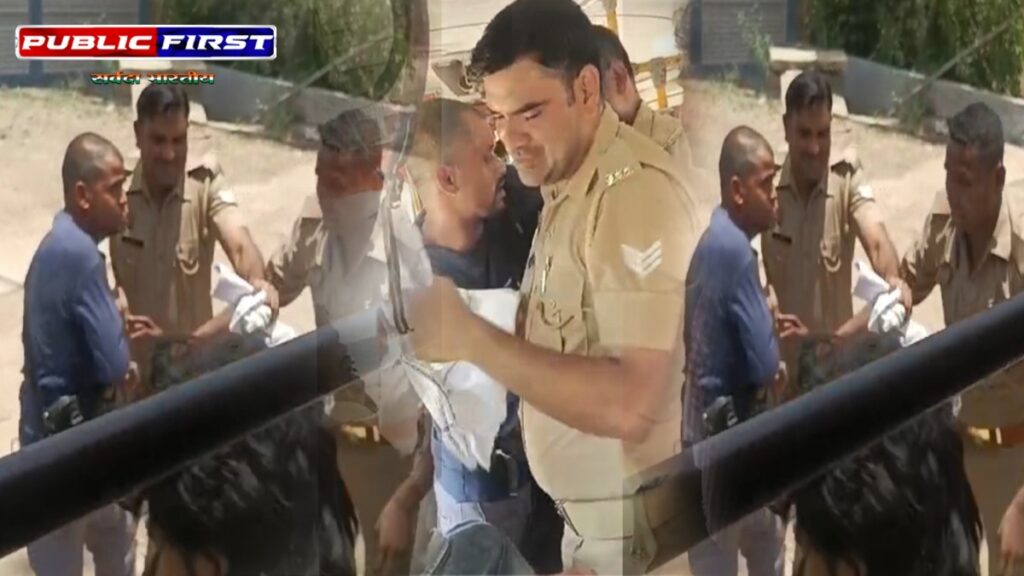 #UP । हमीरपुर : पुलिस बस में सीट को लेकर गुंडागर्दी, कंडक्टर से की गई मारपीट!